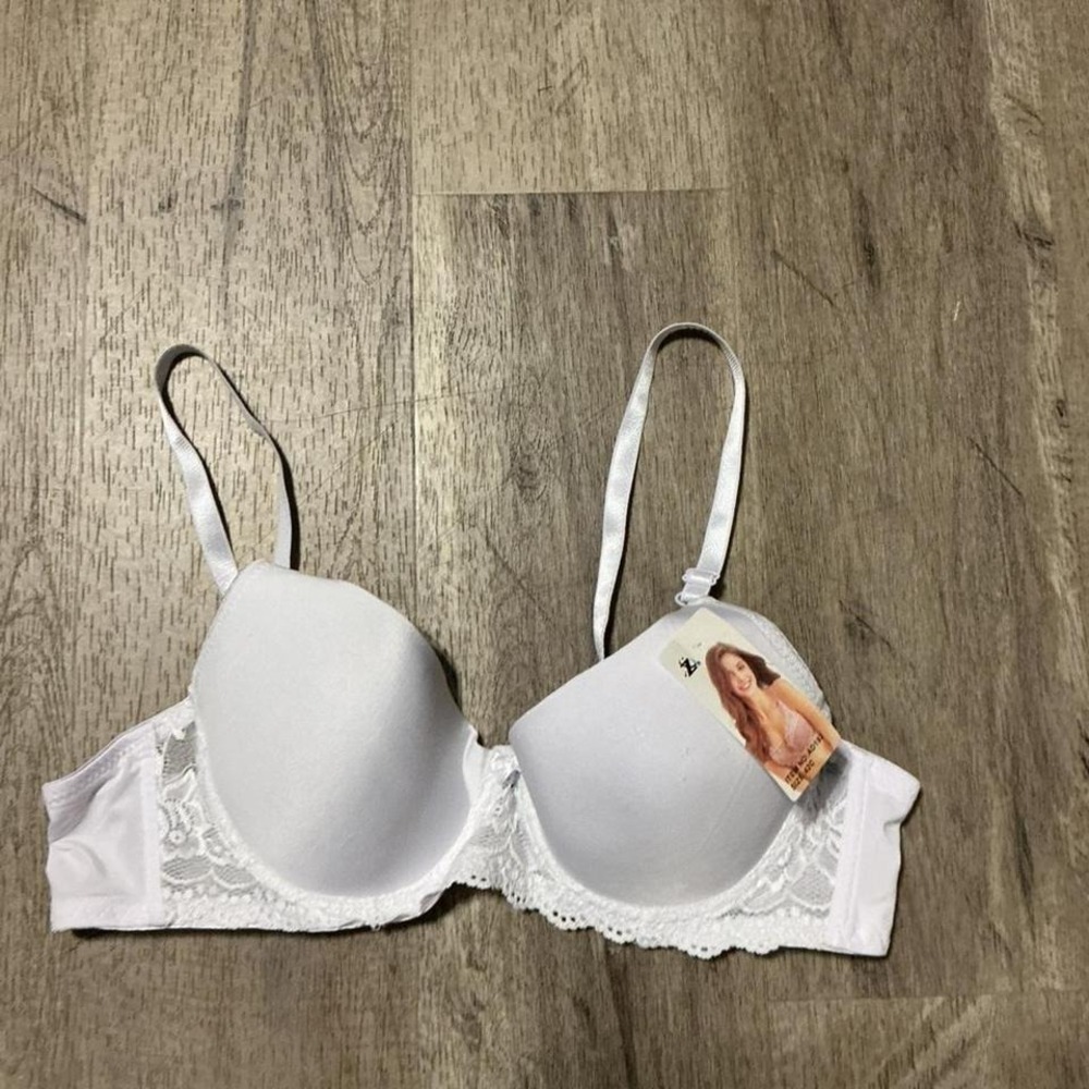 White lace bra with adjustable straps, Size: 42C